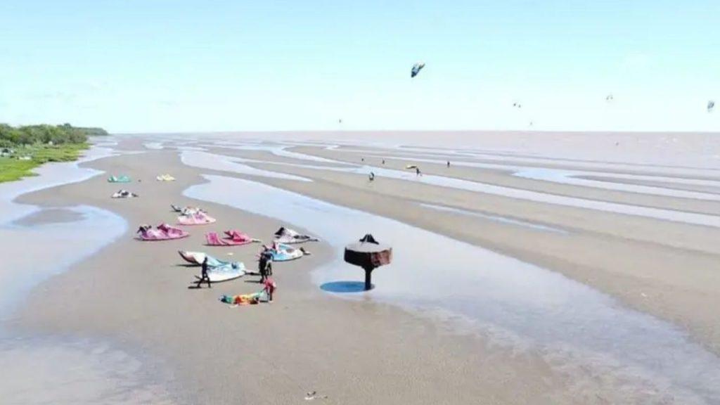 Esta playa está a menos de 100 km de CABA y es ideal para pasar el día: dónde queda y cómo llegar Esta playa está a menos de 100 km de CABA y es ideal para pasar el día: dónde queda y cómo llegar