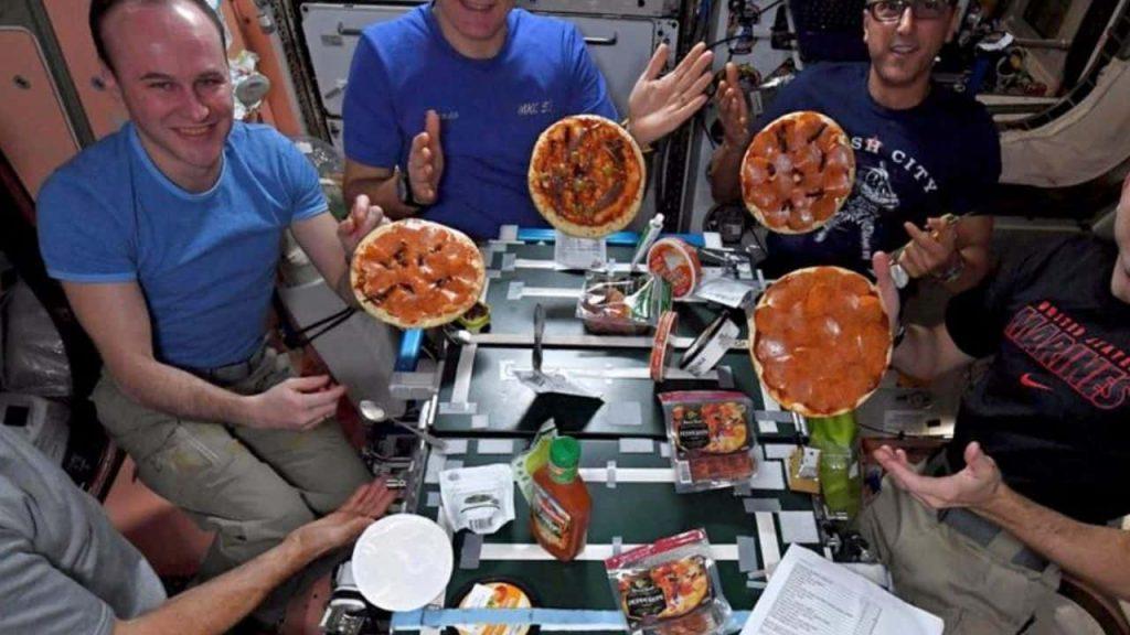 Qué comen los astronautas en el espacio: el menú que llevará la misión Artemis II alrededor de la Luna Qué comen los astronautas en el espacio: el menú que llevará la misión Artemis II alrededor de la Luna