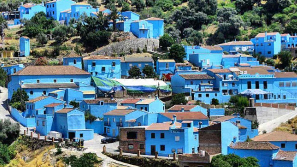Parece el pueblo de los Pitufos por su color y se puede visitar: dónde queda Parece el pueblo de los Pitufos por su color y se puede visitar: dónde queda