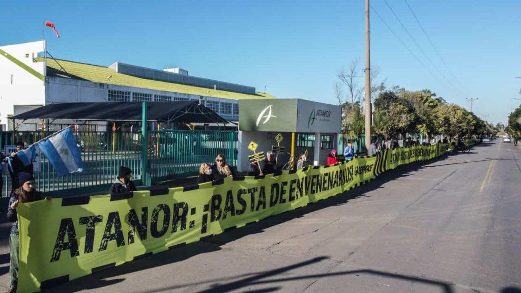 Agroquímicos, accidentes y una contaminación que no se va: las huellas de la mayor productora de herbicidas del país Agroquímicos, accidentes y una contaminación que no se va: las huellas de la mayor productora de herbicidas del país