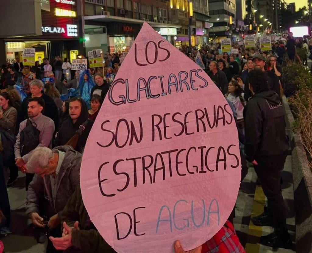 Ley de Glaciares: Convocan a una marcha de antorchas para frenar su modificación en el Congreso Ley de Glaciares: Convocan a una marcha de antorchas para frenar su modificación en el Congreso