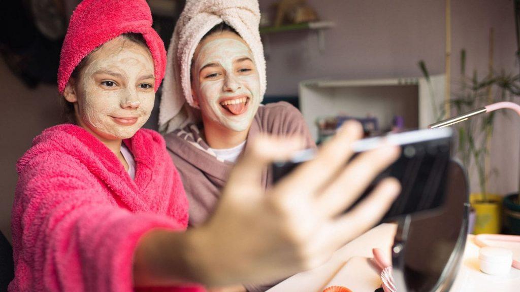 Pieles quemadas por el algoritmo: la peligrosa moda de las ‘Sephora Kids’ y el marketing cosmético sin control Pieles quemadas por el algoritmo: la peligrosa moda de las ‘Sephora Kids’ y el marketing cosmético sin control
