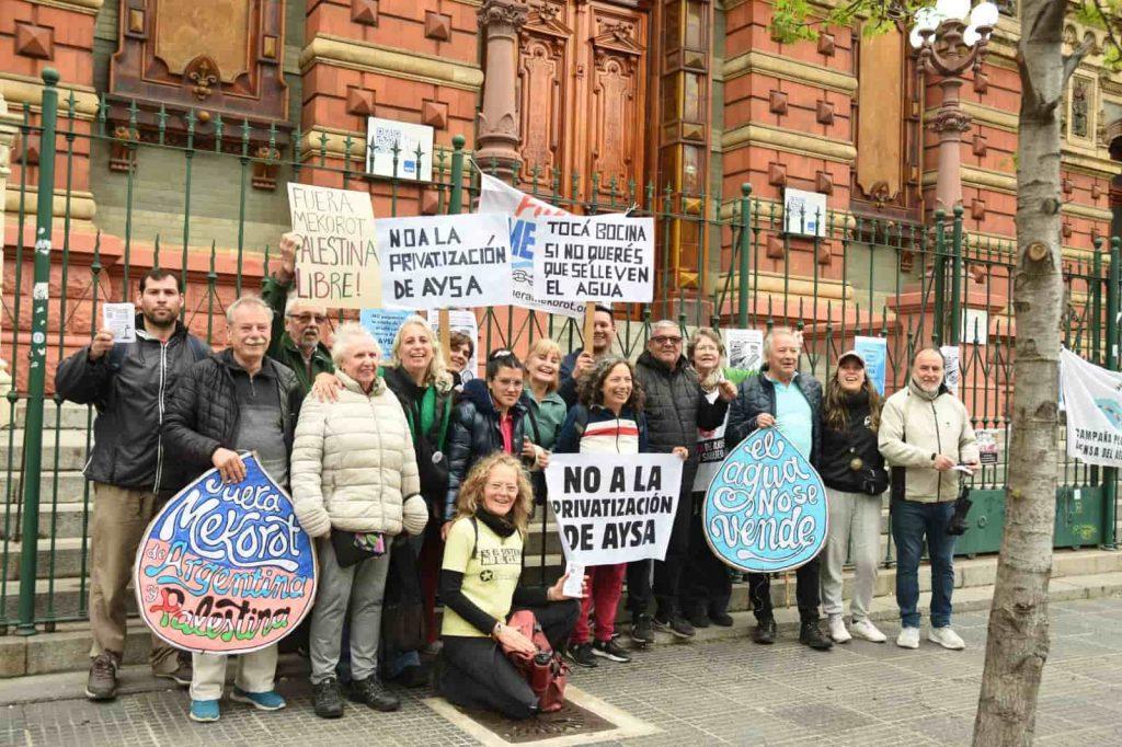 ¿Qué sale de tu canilla?: denuncian menos controles y agua de peor calidad, mientras aceleran privatización de AySA ¿Qué sale de tu canilla?: denuncian menos controles y agua de peor calidad, mientras aceleran privatización de AySA