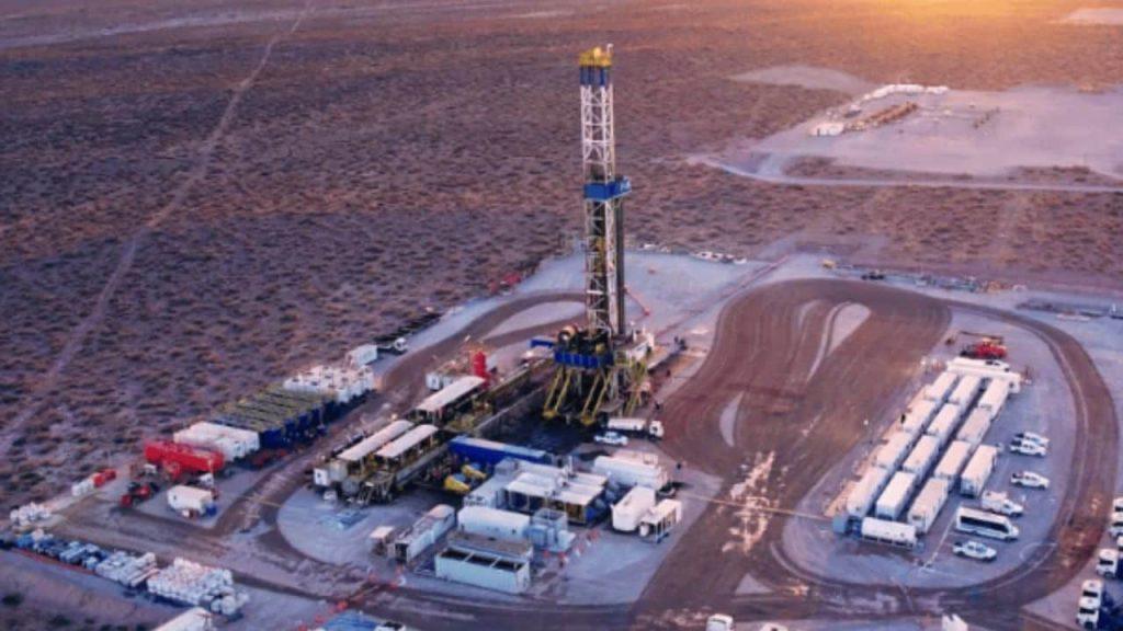 Vaca Muerta acelera la destrucción ambiental: una petrolera ya roza las 1.500 fracturas mensuales Vaca Muerta acelera la destrucción ambiental: una petrolera ya roza las 1.500 fracturas mensuales