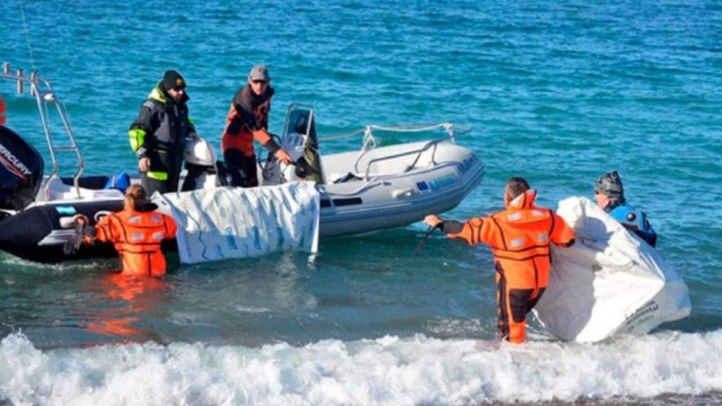 El lado oscuro del boom pesquero: toneladas de basura invaden las costas de Chubut El lado oscuro del boom pesquero: toneladas de basura invaden las costas de Chubut