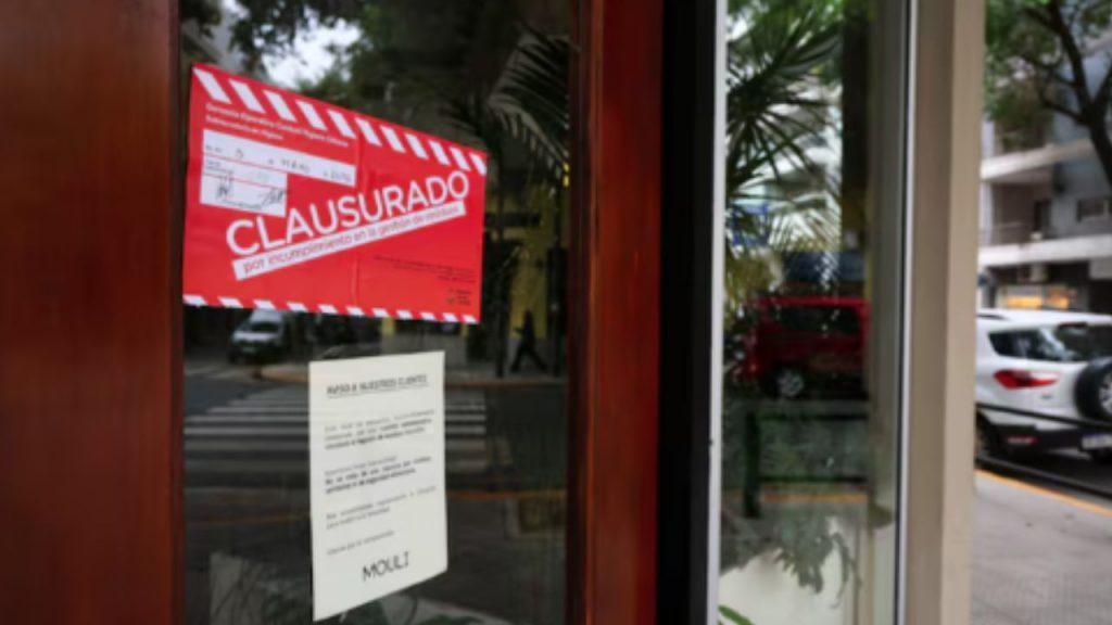 Basura, clausuras y caos en CABA: el barrio más afectado y que golpea a bares Basura, clausuras y caos en CABA: el barrio más afectado y que golpea a bares