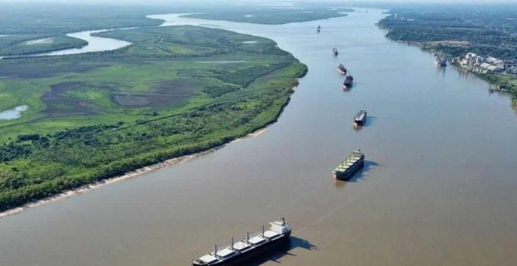 El Paraná en la mira: alertan sobre los riesgos ambientales de la privatización de la Vía Navegable Troncal El Paraná en la mira: alertan sobre los riesgos ambientales de la privatización de la Vía Navegable Troncal