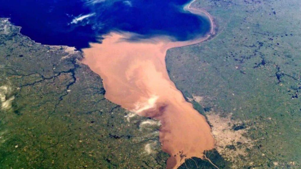 Del balneario soñado al “basural líquido”: cómo el Río de la Plata se convirtió en el símbolo de la contaminación argentina Del balneario soñado al “basural líquido”: cómo el Río de la Plata se convirtió en el símbolo de la contaminación argentina