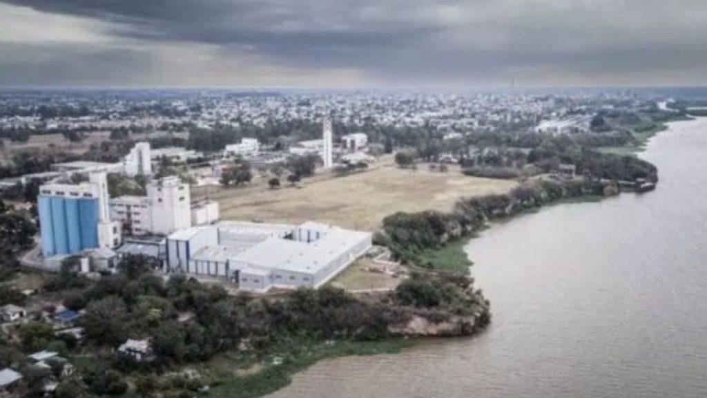 Detectan plaguicidas en descargas al río Paraná y vuelve a quedar bajo la lupa una planta de Atanor Detectan plaguicidas en descargas al río Paraná y vuelve a quedar bajo la lupa una planta de Atanor