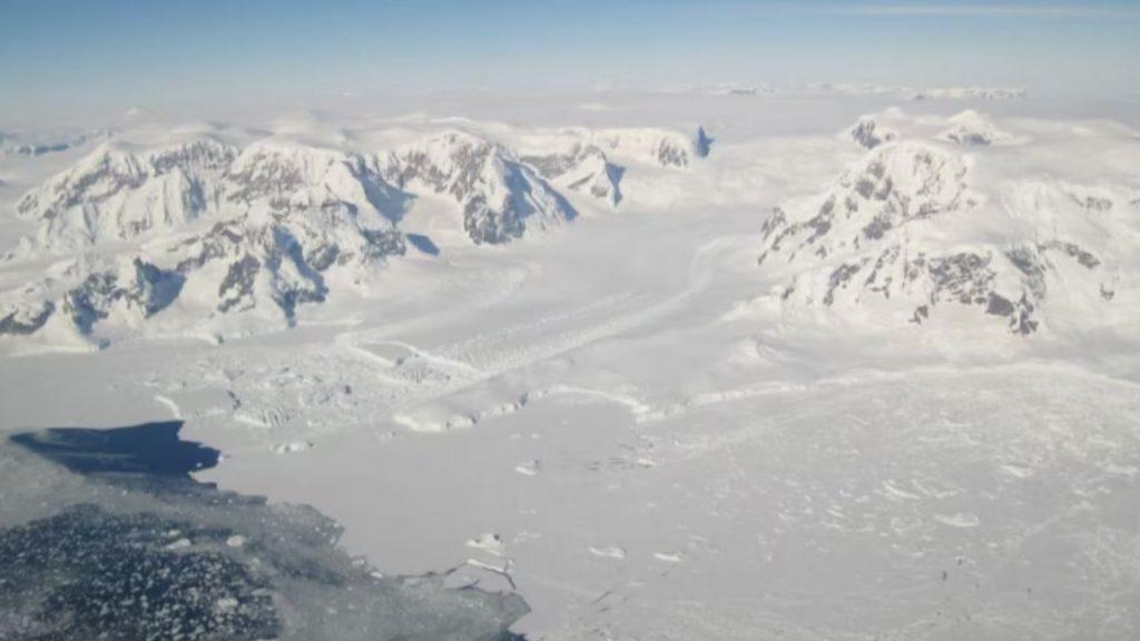 Hallaron qué aceleró el retroceso de uno de los mayores glaciares de la Antártida Hallaron qué aceleró el retroceso de uno de los mayores glaciares de la Antártida