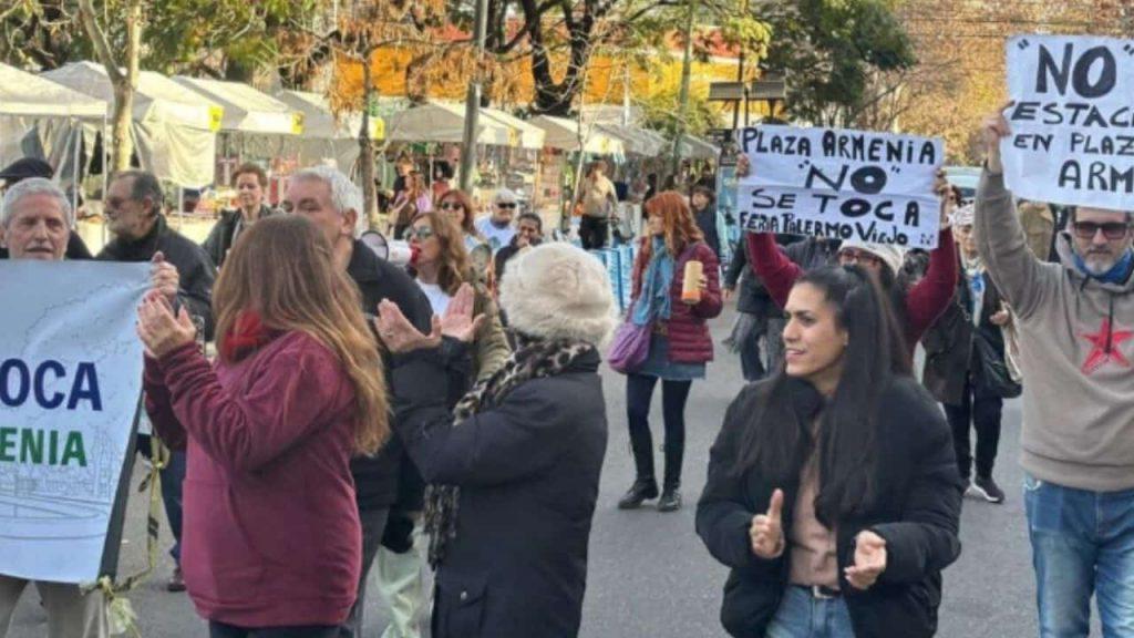 Protesta contra la privatización del Botánico y Plaza Armenia: denuncian un negocio millonario en espacios públicos Protesta contra la privatización del Botánico y Plaza Armenia: denuncian un negocio millonario en espacios públicos