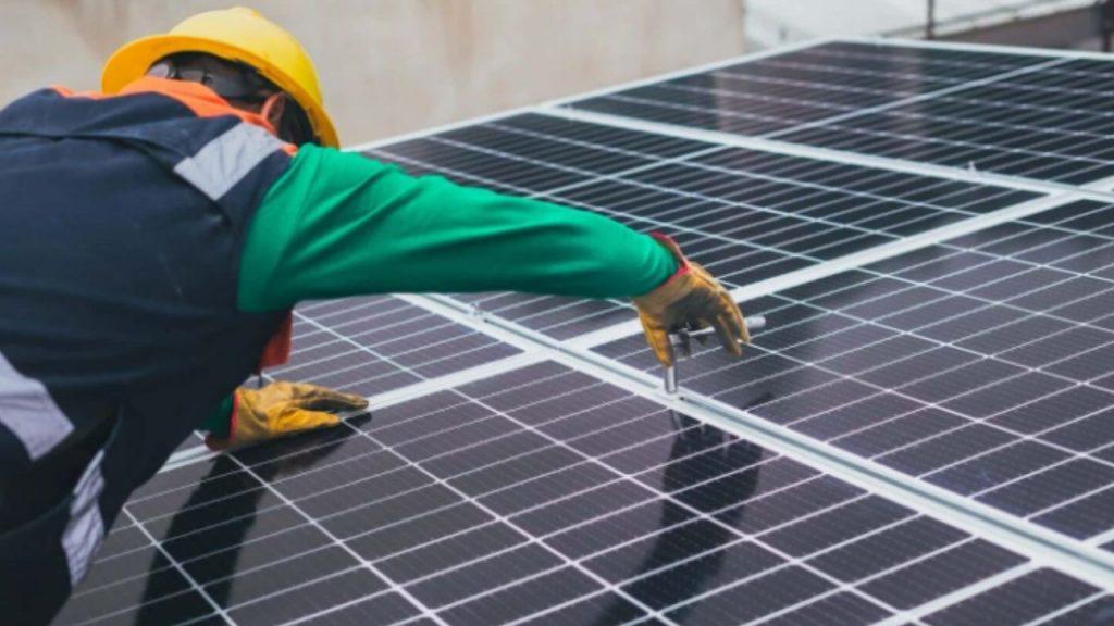 Ante reiterados cortes de luz de EDELAP, en Brandsen cada vez más vecinos se refugian en la energía solar Ante reiterados cortes de luz de EDELAP, en Brandsen cada vez más vecinos se refugian en la energía solar