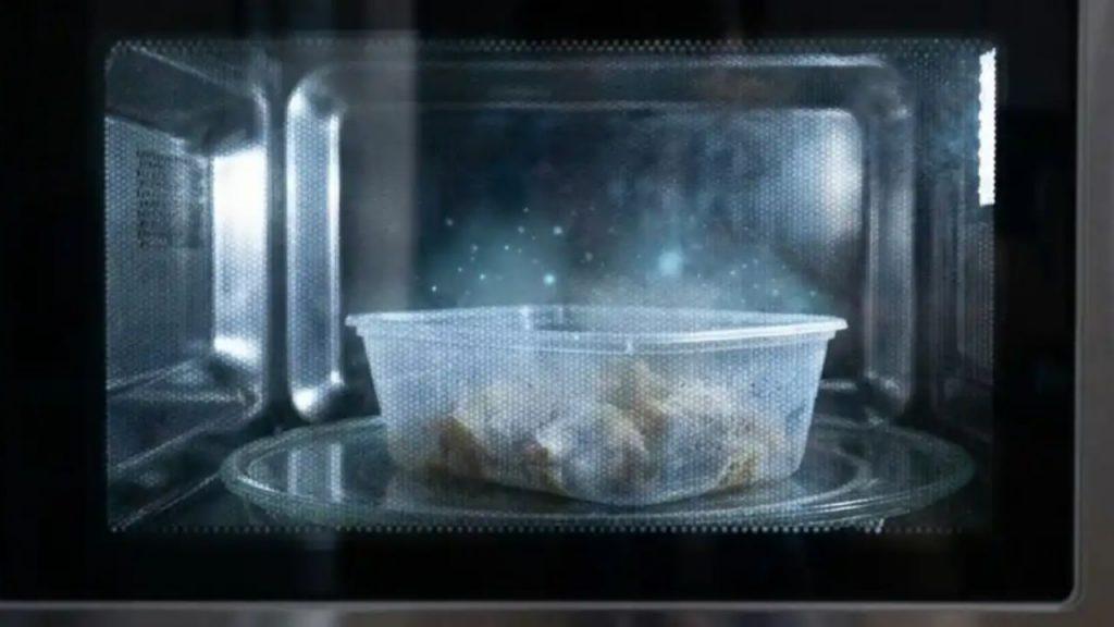 El peligro oculto del microondas: tu tupper podría liberar miles de millones de microplásticos en cada uso El peligro oculto del microondas: tu tupper podría liberar miles de millones de microplásticos en cada uso