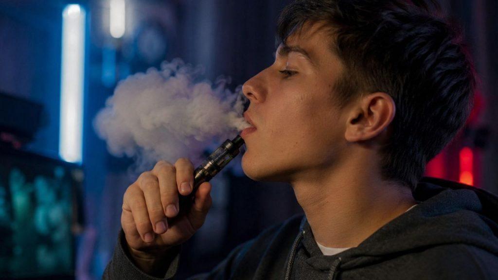 Del humo al algoritmo: cómo la industria del cigarrillo se reinventó para captar jóvenes y vender vapers Del humo al algoritmo: cómo la industria del cigarrillo se reinventó para captar jóvenes y vender vapers