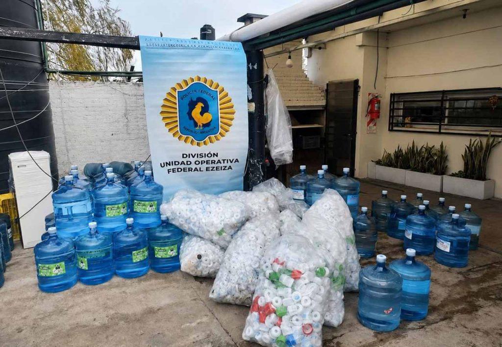 Desmantelaron tres plantas clandestinas de embotellado de agua en Buenos Aires Desmantelaron tres plantas clandestinas de embotellado de agua en Buenos Aires