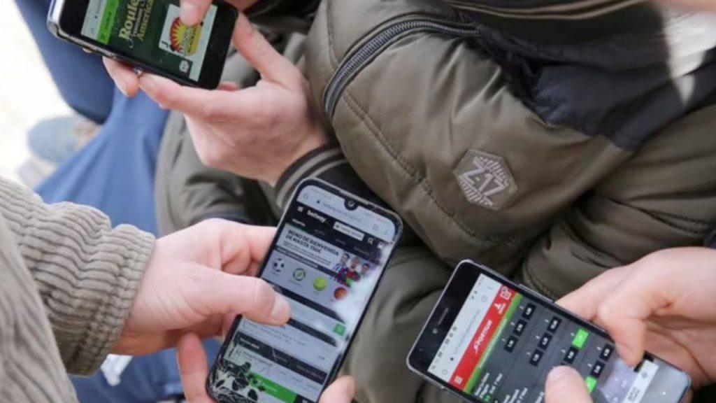 Las apuestas online avanzan entre los jóvenes y crece la preocupación por la ludopatía digital Las apuestas online avanzan entre los jóvenes y crece la preocupación por la ludopatía digital