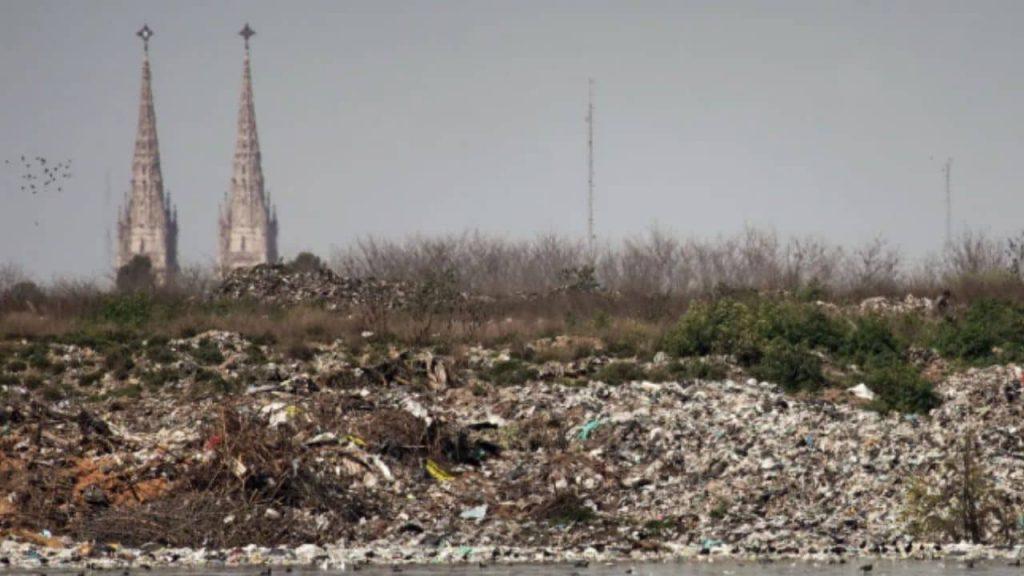 Luján cerró el mayor basural a cielo abierto del país, pero deja una amenaza bajo tierra Luján cerró el mayor basural a cielo abierto del país, pero deja una amenaza bajo tierra