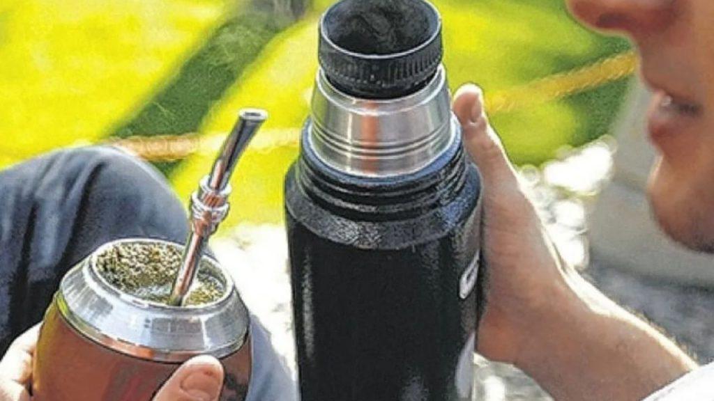 Una familia de La Plata denunció haber encontrado excremento de rata en un paquete de yerba Una familia de La Plata denunció haber encontrado excremento de rata en un paquete de yerba