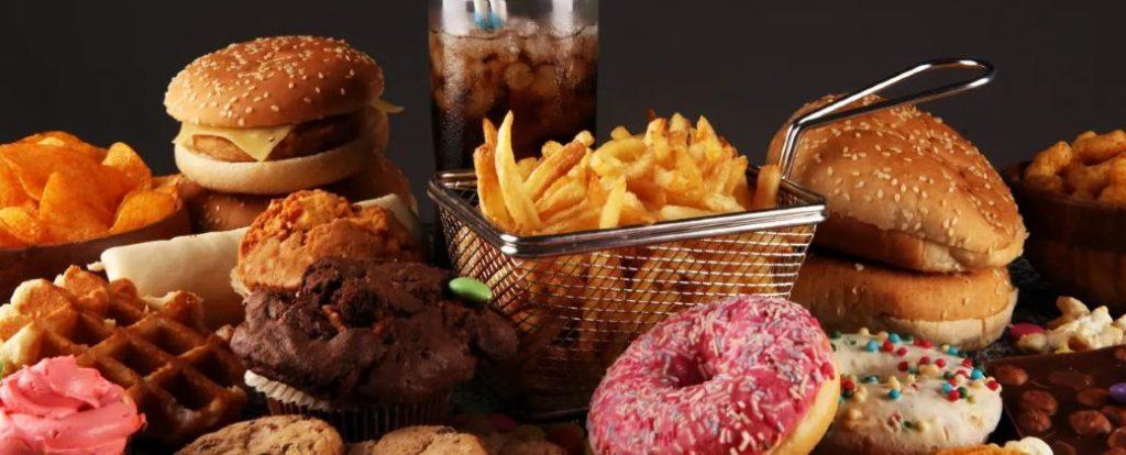 Un estudio revela que los alimentos ultraprocesados están diseñados para generar adicción similar a la nicotina Un estudio revela que los alimentos ultraprocesados están diseñados para generar adicción similar a la nicotina