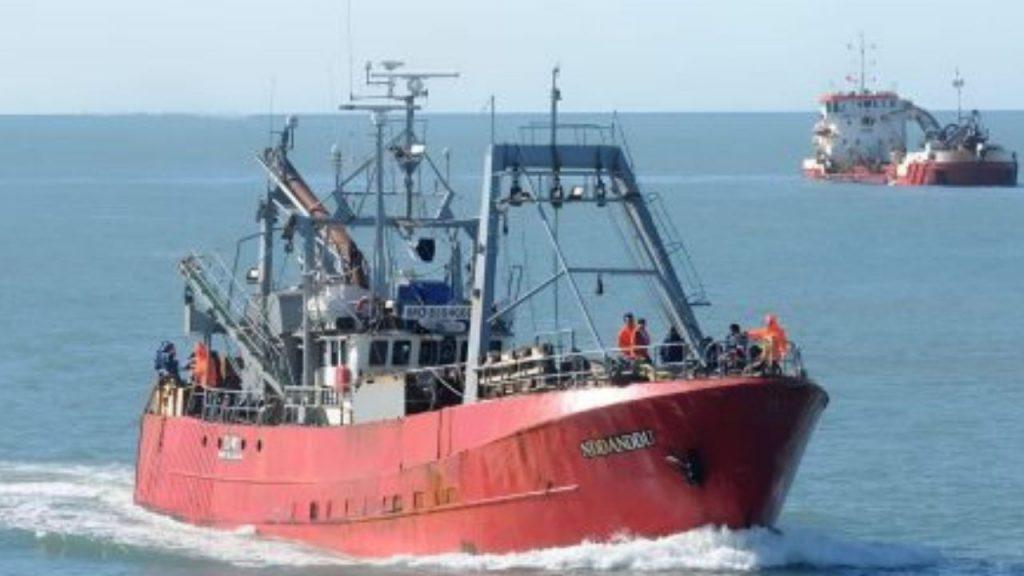 Un buque descartó 90 toneladas de merluza y expuso la falta de controles en el Mar Argentino Un buque descartó 90 toneladas de merluza y expuso la falta de controles en el Mar Argentino