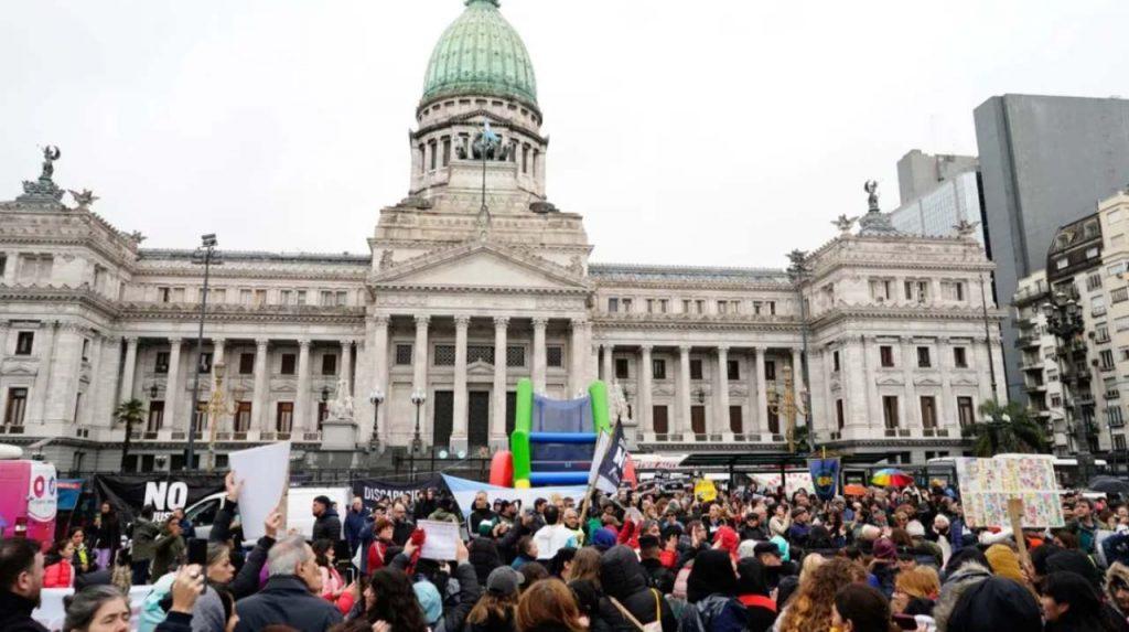 Más de 100 organizaciones piden frenar la Ley de Tierras y el “Súper RIGI” Más de 100 organizaciones piden frenar la Ley de Tierras y el “Súper RIGI”