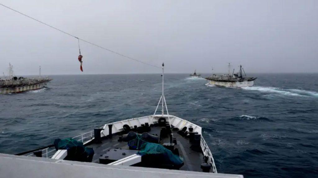 Las multas millonarias no frenan a los barcos extranjeros que depredan el Mar Argentino Las multas millonarias no frenan a los barcos extranjeros que depredan el Mar Argentino
