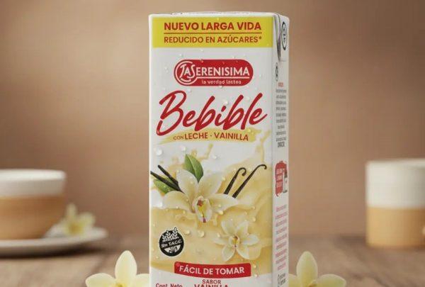 Envase de cartón tipo Tetra Brik de la marca La Serenísima correspondiente al producto "Bebible sabor vainilla con leche".