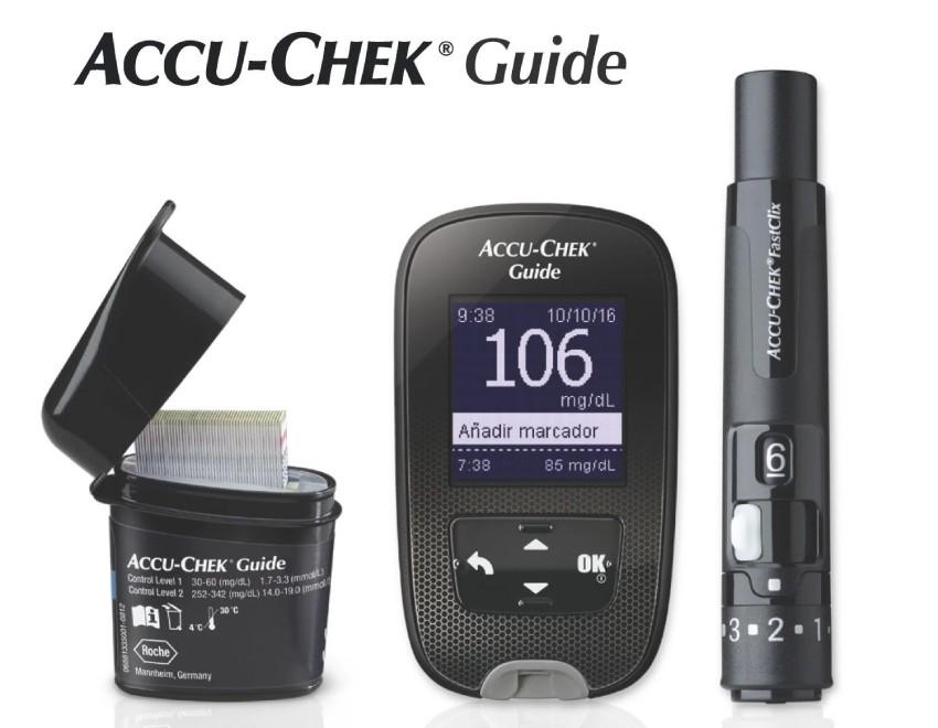Aparatos para medir la glucosa. Una mano se pincha un dedo para medir con un aparato la glucosa. Imagen: Accu-Chek Guide
