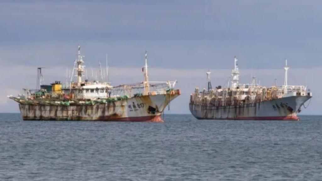 China controla 53 de los 84 barcos argentinos que pescan calamar dentro de la Zona Económica Exclusiva China controla 53 de los 84 barcos argentinos que pescan calamar dentro de la Zona Económica Exclusiva