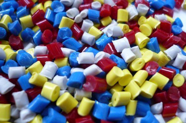 gránulos de plástico o nurdles