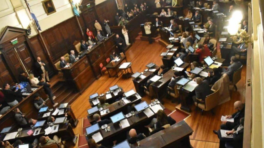 Mendoza sancionó una ley que crea la Ventanilla Única Ambiental, un sistema digital para denunciar presuntas infracciones ambientales Mendoza sancionó una ley que crea la Ventanilla Única Ambiental, un sistema digital para denunciar presuntas infracciones ambientales