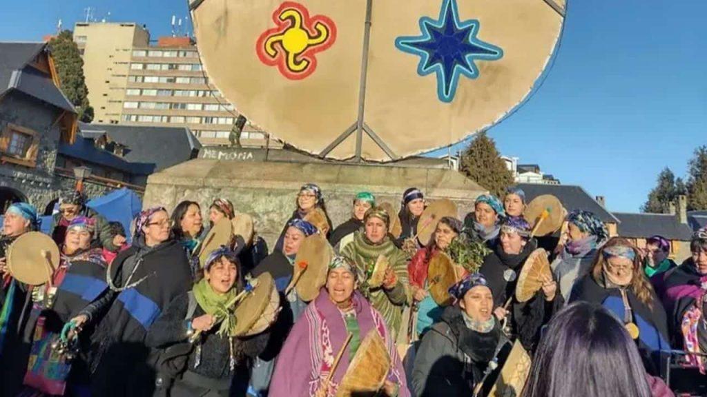 Megaminería en Río Negro: mientras avanza el proyecto Calcatreu, las mujeres mapuches denuncian el fuerte impacto en la salud reproductiva Megaminería en Río Negro: mientras avanza el proyecto Calcatreu, las mujeres mapuches denuncian el fuerte impacto en la salud reproductiva