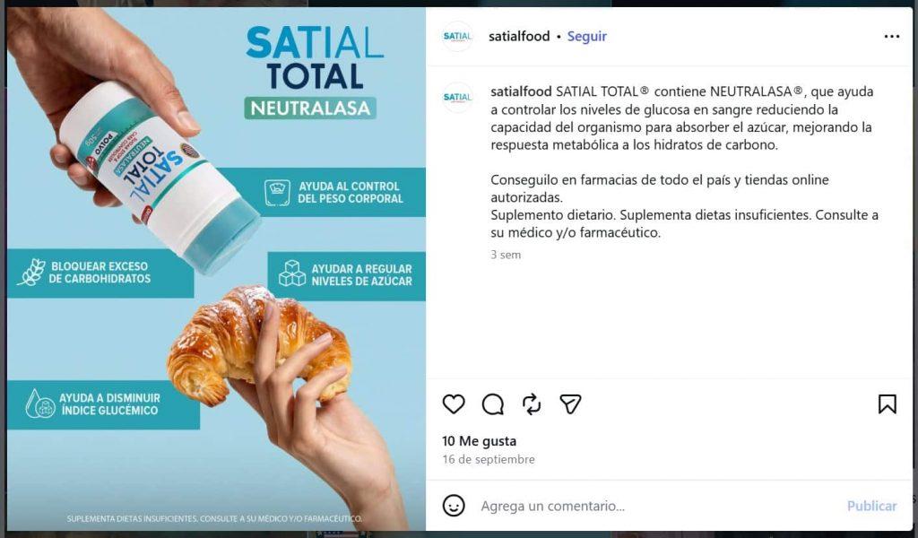 Publicación de Instagram de Satial Total que muestra un envase del suplemento junto a una medialuna