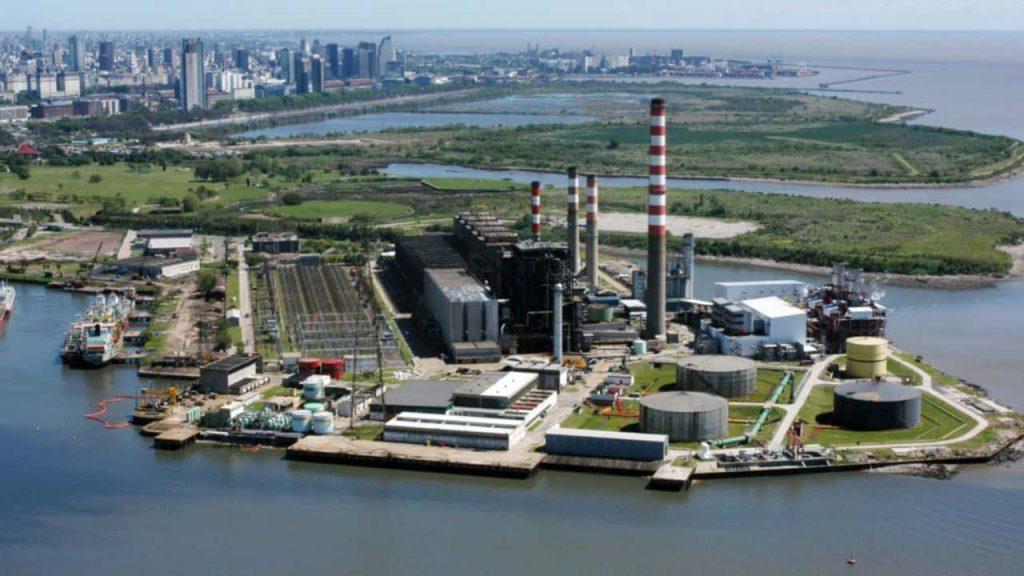 Central Costanera, y de fondo se observan los edificios de la Ciudad de Buenos Aires