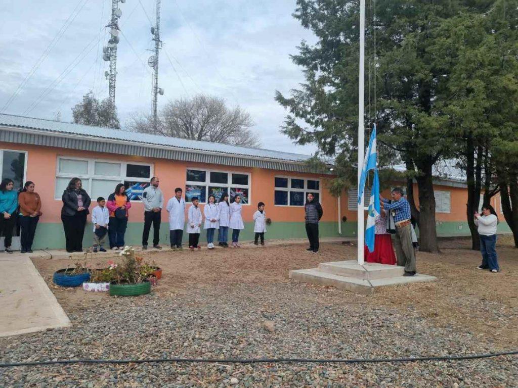 Cerraron una escuela cerca de Vaca Muerta por riesgo de contaminación con gas metano Cerraron una escuela cerca de Vaca Muerta por riesgo de contaminación con gas metano