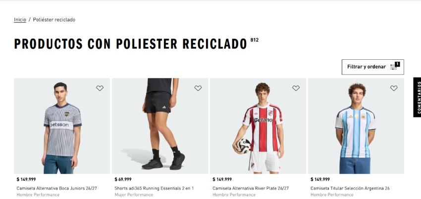 Captura de pantalla de la tienda en línea de Adidas con la sección "Productos con Poliéster Reciclado". Muestra cuatro artículos deportivos: la camiseta alternativa de Boca Juniors, un shorts negro de running para mujer, la camiseta alternativa de River Plate y la camiseta titular de la Selección Argentina